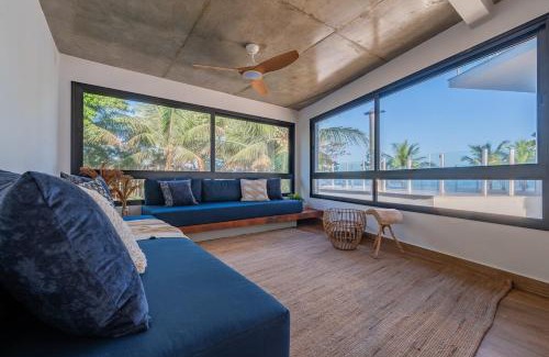 Guarutuba House | Pé Na Areia, 6 Quartos, Casa Azul