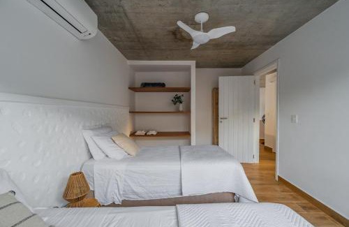 Guarutuba House | Pé Na Areia, 6 Quartos, Casa Azul