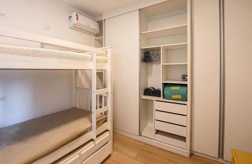 Embare Apartment | Pé na Areia em Santos: Sol, Mar e Netflix