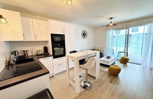 Lorient Apartment | Péristyle - T2 de standing neuf - Balcon