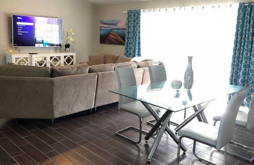 Florida Central Atlantic Coast Villa | (P) NEW! Luxury, Pool house