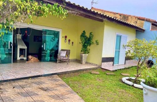 Peruibe House | P004 - Casa com 3 dormitórios, churrasqueira e apenas 150m da praia