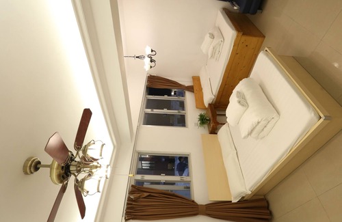 Yau Tsim Mong Apartment | P010廟街夜市，油麻地MTR站步街20秒，交通方便，廚房，陽台，独立卫生间，即热水器，旺角尖沙咀