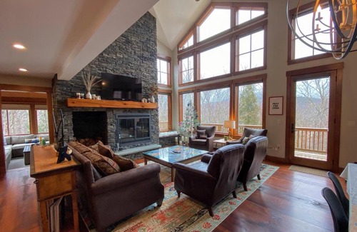 Bethlehem Apartment | P4 NEW Ski-in Ski-out Presidential View luxury home w garage ping pong