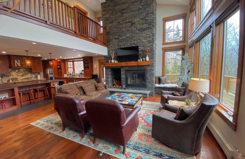 Bethlehem Apartment | P4 NEW Ski-in Ski-out Presidential View luxury home w garage ping pong