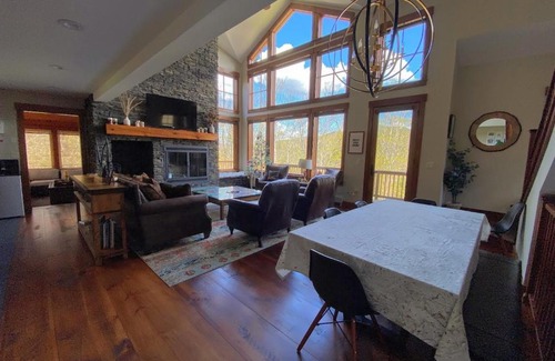 Bethlehem Apartment | P4 NEW Ski-in Ski-out Presidential View luxury home w garage ping pong