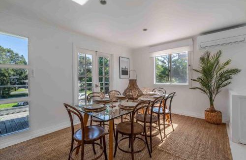 Culburra Beach House | Pa Le Mer - Sleeps 10 - 4 Mins Walk To Beach - Pet Friendly!