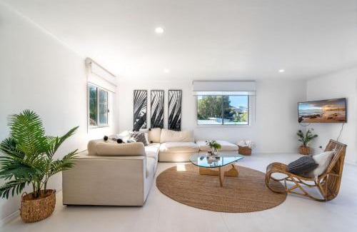 Culburra Beach House | Pa Le Mer - Sleeps 10 - 4 Mins Walk To Beach - Pet Friendly!