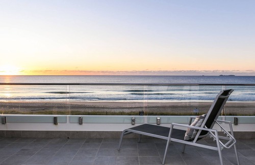 Wooli House | Pacific Dawn on the Beach