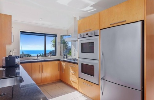 Whakatane House | PACIFIC OCEAN HEIGHTS: Stunning sea and island views