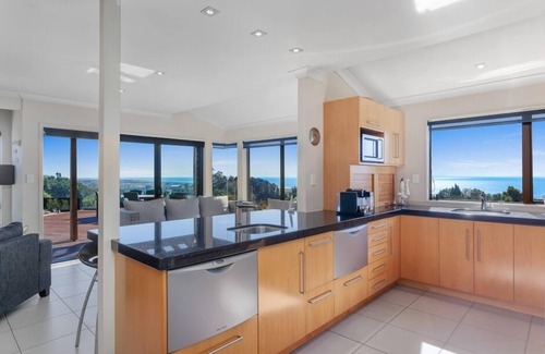 Whakatane House | PACIFIC OCEAN HEIGHTS: Stunning sea and island views