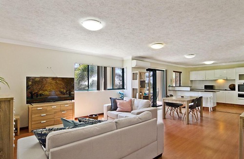 Bilinga Apartment | Pacific Place Unit 7 2 Graham Street Bilinga