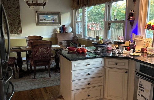 Fort Hunt House | Packed with amenities in the home + Metro 3mi, DC 20min, Nat’l Harbor 15min