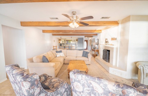 Kingsland House | Packsaddle Paradise- Lakefront w/Beach & Views
