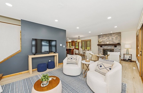 Whitewater House | Paddle + Pine – Luxury Lakefront Retreat on Rice Lake | 3BR Waterfront Cabin near Whitewater, WI