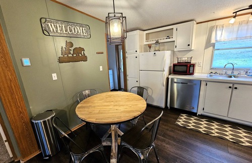 Confluence Cottage | Paddlington Bear Cottage-Access to Water, Sunsets and Hot Tub!