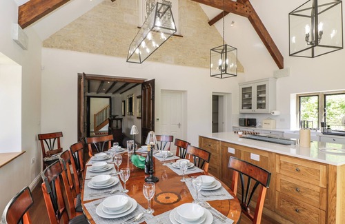 Castle Combe House | PADDOCK BARN, pet friendly, with a garden in Castle Combe