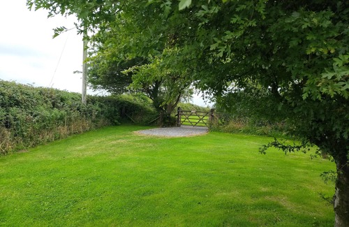 Oldwalls Cabin | Paddock Haven Pod on the Pond Romantic Cosy Retreat for 2