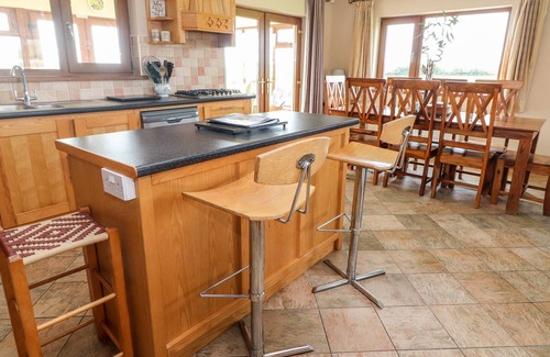 Kilrush House | PADDY'S HAVEN, family friendly, with hot tub in Kilrush, County Clare