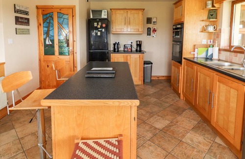 Kilrush House | PADDY'S HAVEN, family friendly, with hot tub in Kilrush, County Clare