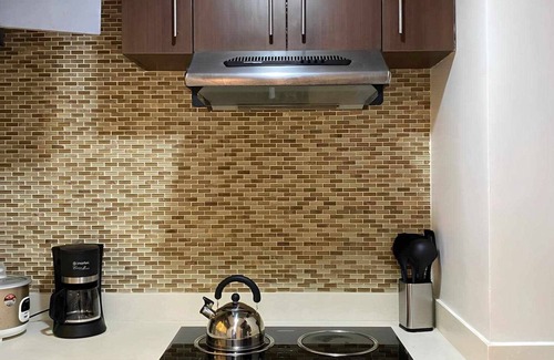 Cebu Condo | PADGETT PLACE - 5 mins walk to Ayala Center. Spacious 45 sq m Condo.