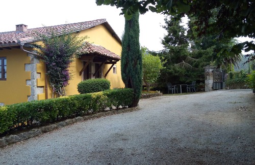 Alfoz de Lloredo Cottage | Padruno 3 apartments for 2/4 people