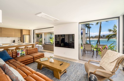 Paia House | Paia Bay House, ocean front with stunning views from all rooms in the house.