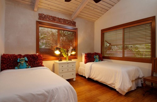 Paia House | Paia Inn - 3 Bedroom Ocean Front Beach House