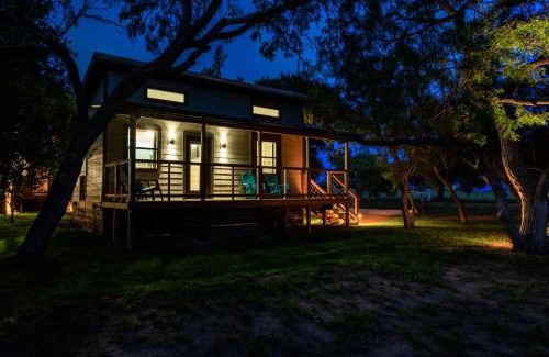 Fredericksburg House | Paintbrush Waterfront Cottage