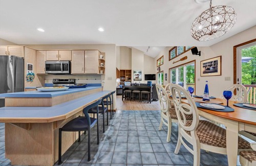 Westlake Corner House | Painted Sky Landing - Dog-friendly/Game Room/Water Toys