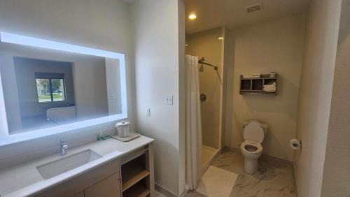 McNair Hotel | Palace Inn Baytown at Harrison st