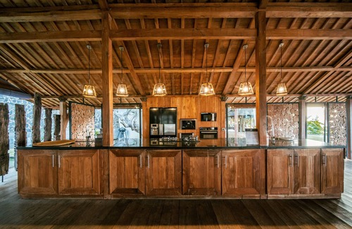 Banjar House | Palatial Wooden Villa, 4br, Lovina