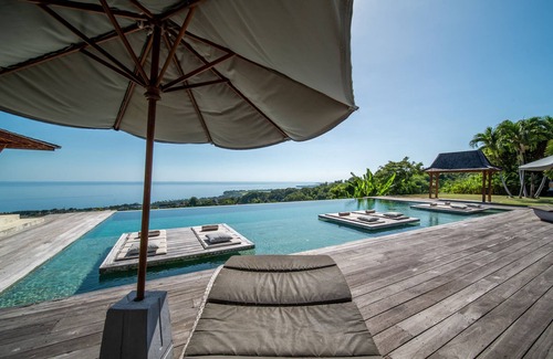 Banjar House | Palatial Wooden Villa, 4br, Lovina