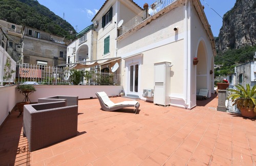 Pogerola Hotel | PALAZZ0 GARGANO AMALFI ROOM WITH TERRACE IN THE HEART OF CITY