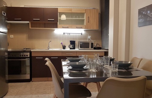 Mousio Apartment | Palette Apartment (Chocolate) - Athens Center, 6 BD, 3 BATH