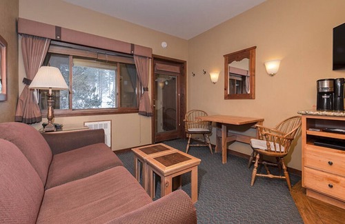 Olympic Valley Apartment | PALISADES MOUNTAIN suite sleeps up to 4; short walk or shuttle ride to the lifts