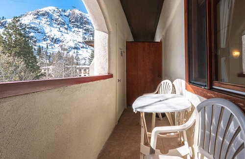 Olympic Valley Apartment | PALISADES MOUNTAIN suite sleeps up to 4; short walk or shuttle ride to the lifts