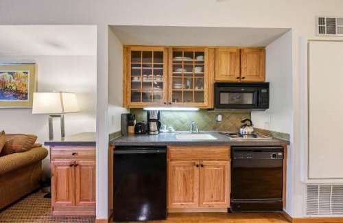 Olympic Valley Apartment | Palisades Tahoe Lodge Rentals Studio #203