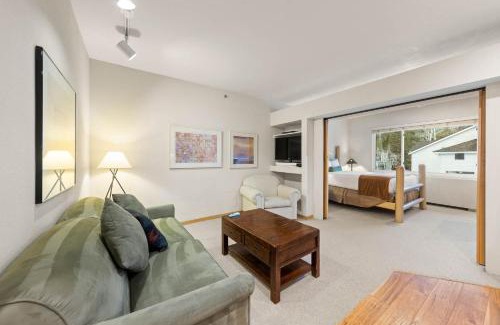 Olympic Valley Apartment | Palisades Tahoe Lodge Rentals Studio #256