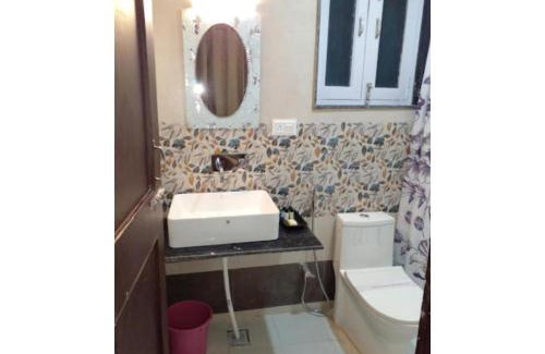 Nishat-Shalimar House | Palla's Inn & Suites-RESORTS, Srinagar