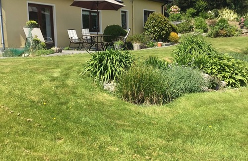 Ardgroom House | PALLAS LODGE, Beara Peninsula, overlooking Ardgroom Harbour and Kerry mountains
