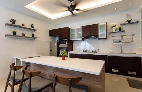 Presint 15 Apartment | Palm Armada Residence Free Parking and Netflix