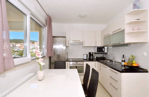 Okrug Gornji Apartment | PALM BEACH 3-luxury apartment with sea view for 4 + 2 persons, 10m from the pebble beach