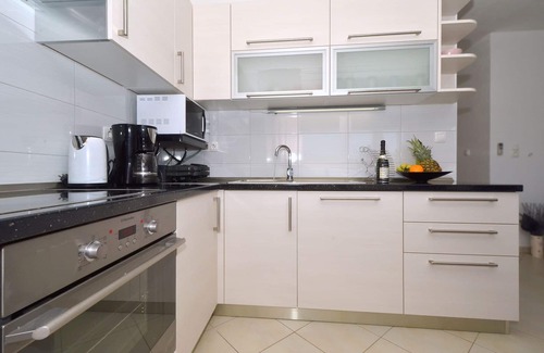 Okrug Gornji Apartment | PALM BEACH 3-luxury apartment with sea view for 4 + 2 persons, 10m from the pebble beach