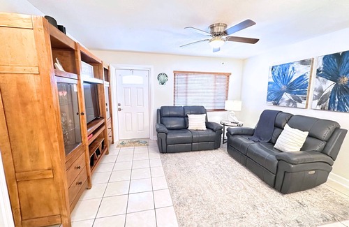 Ilexhurst Condo | Palm Cay 2: 3 Min Walk to Beach and Shared Heated Pool