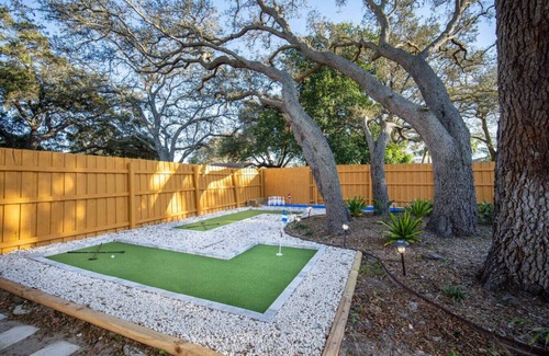 Palm Harbor House | Palm Harbor Resort |Theater Bowling Putt Putt Pool