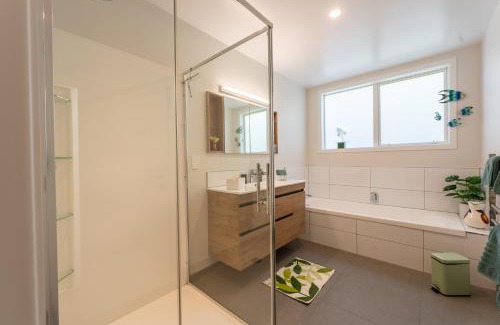Papamoa Beach Apartment | Palm Springs Pearl - 7 minutes walk to the beach