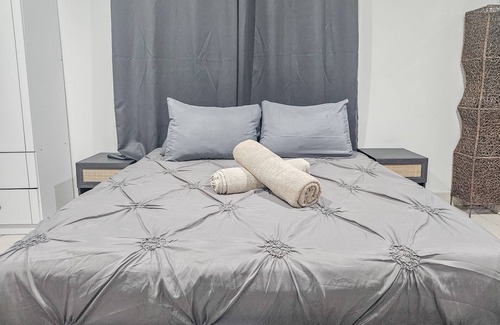 Apia House | Palm Studio+Extra Bdrm, Lelata | Free-Wifi, Aircon, Netflix
