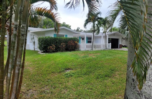 Terra Ceia House | Palm tree paradise home between St Petersburg and Sarasota. Near gulf beaches!