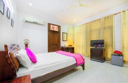 Civil Lines Bed & Breakfast | PALM34 - Luxury Private Room with attached Bath